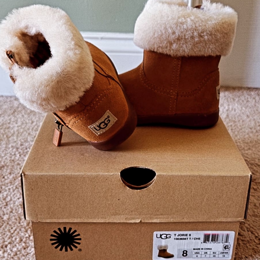 UGG Boots toddler girls sz 8 Chestnut